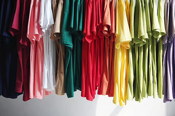 Aneka Tips Membeli Kaos Distro Secara Online
